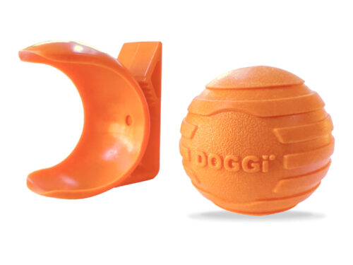Doggi Orange dog ball with clip for your belt